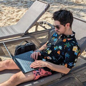 Meet your Posher, Elia